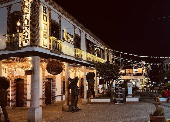 Hotel El Aguila, Villa del Carbón 1