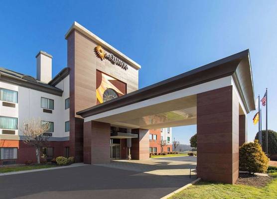 La Quinta by Wyndham Loudon 1