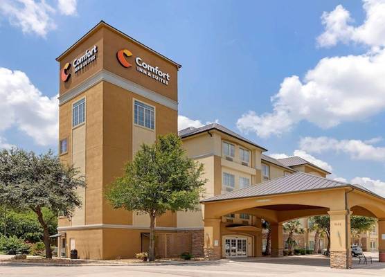 Comfort Inn & Suites Near Six Flags & Medical Center 1