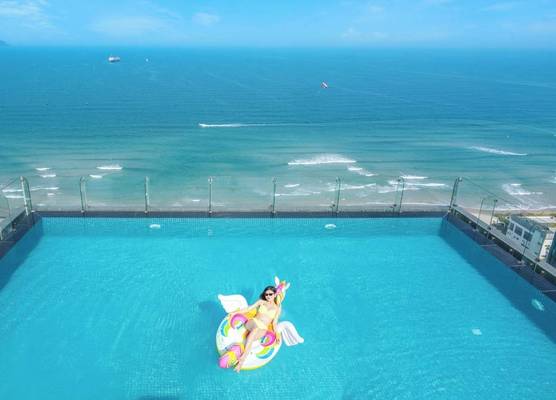 Canvas Danang Beach Hotel 1
