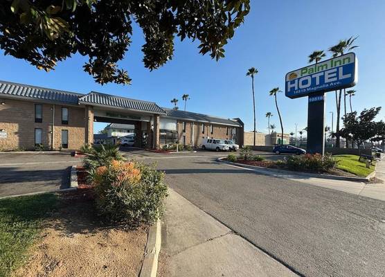 Palm Inn Hotel near Tyler Mall Riverside 1