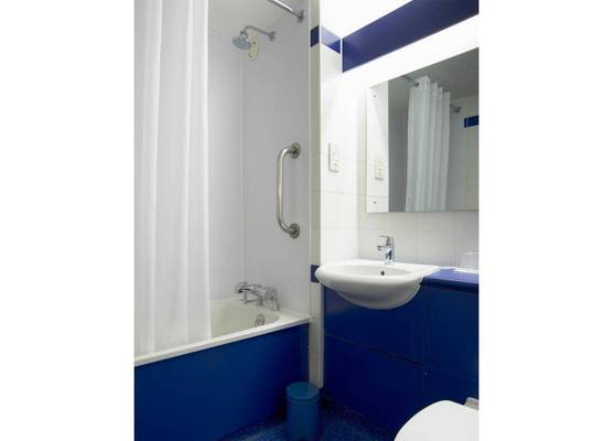 Travelodge Glenrothes 1