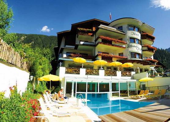 Alpine Hideaway ZILLERTALERHOF - 4 Sterne Superior 1