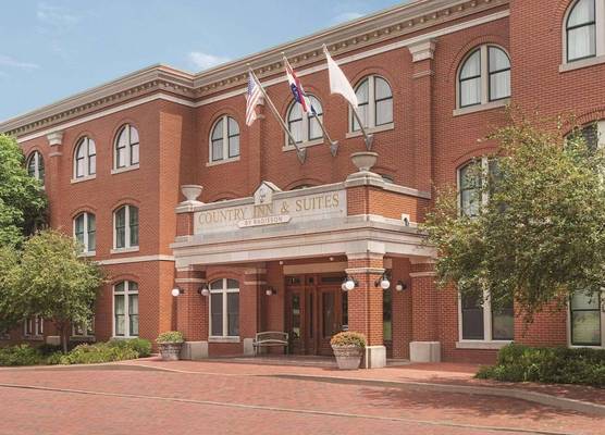 Country Inn & Suites by Radisson, St Charles Historic District 1