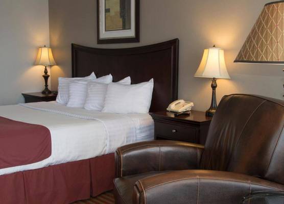 Days Inn by Wyndham Pittsburg KS 1