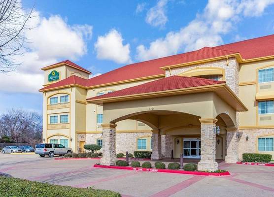 La Quinta by Wyndham Ennis 1