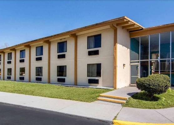 Travelodge by Wyndham Forsyth 1
