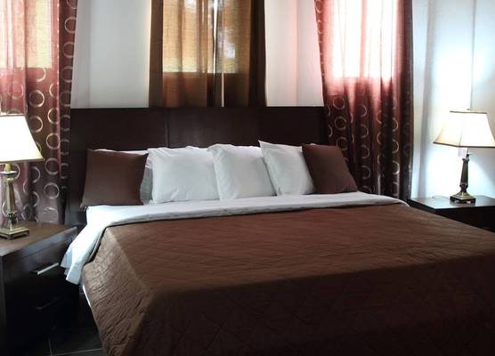 La Maison Hotel 1