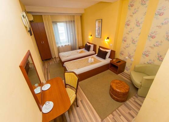 Hotel Pine 1