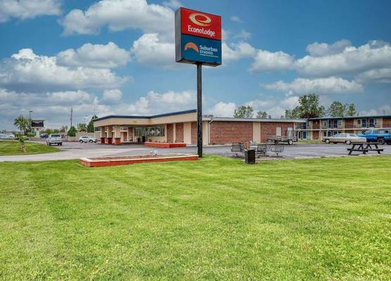 Suburban Studios Neenah-Appleton 1