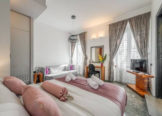 Starlight Luxury Suites 1
