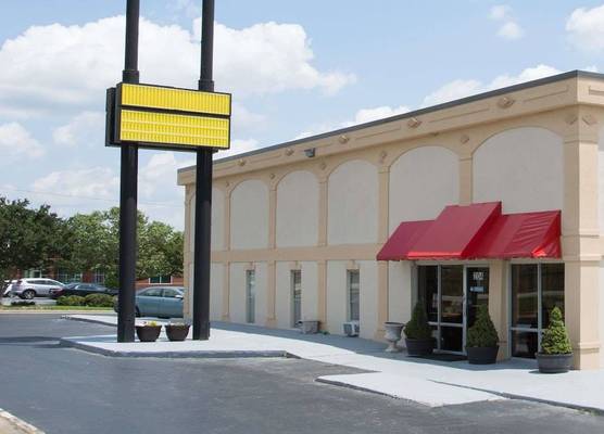 Super 8 by Wyndham Greensboro 1