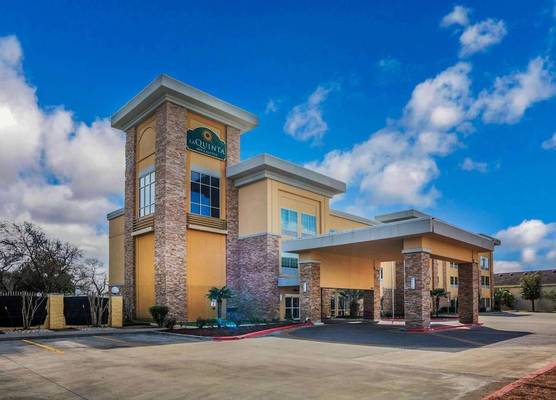 La Quinta by Wyndham Beeville 1