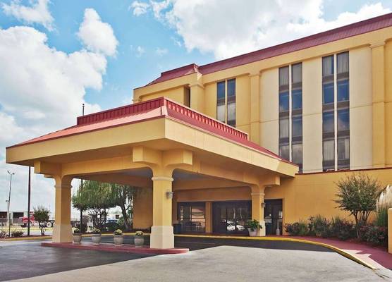 La Quinta by Wyndham Memphis Airport Graceland 1