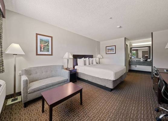 Days Inn by Wyndham Round Rock 1