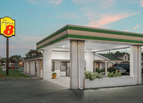 Super 8 by Wyndham Sumter 1