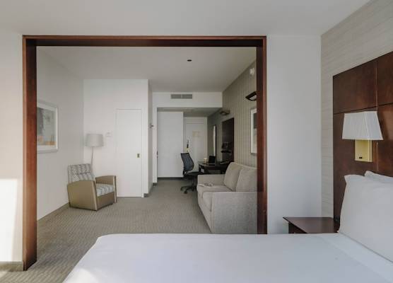 River Hotel 1