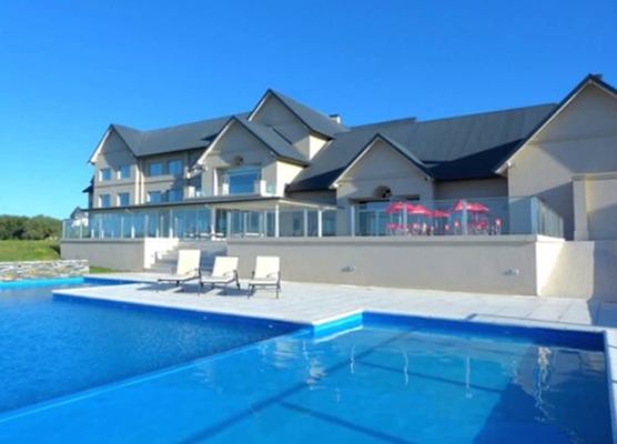 Howard Johnson by Wyndham Piedras Moras 1