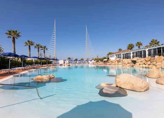 Phi Hotel Sighientu 1