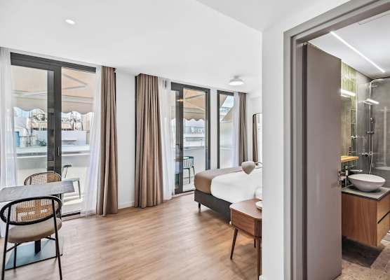 Limehome Piraeus Olive 1