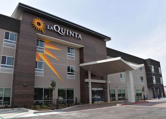 La Quinta Inn & Suites by Wyndham San Bernardino 1
