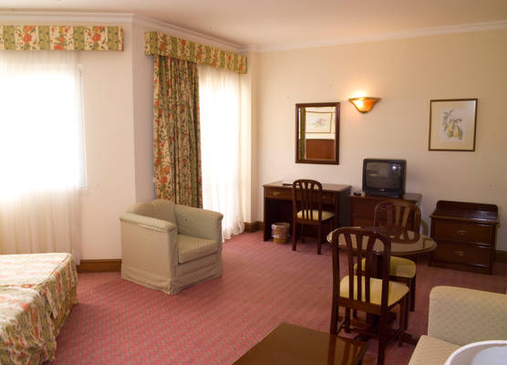 Suite Hotel Jardins Da Ajuda 1