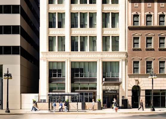 Arlo Chicago 1
