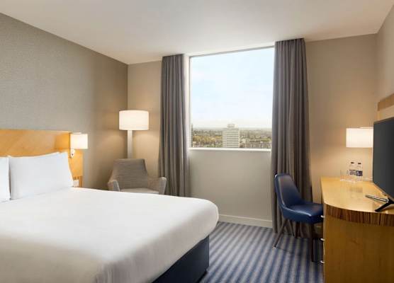 Ramada Hotel & Suites by Wyndham Coventry 1