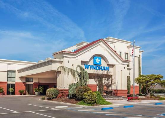 Wyndham Visalia 1