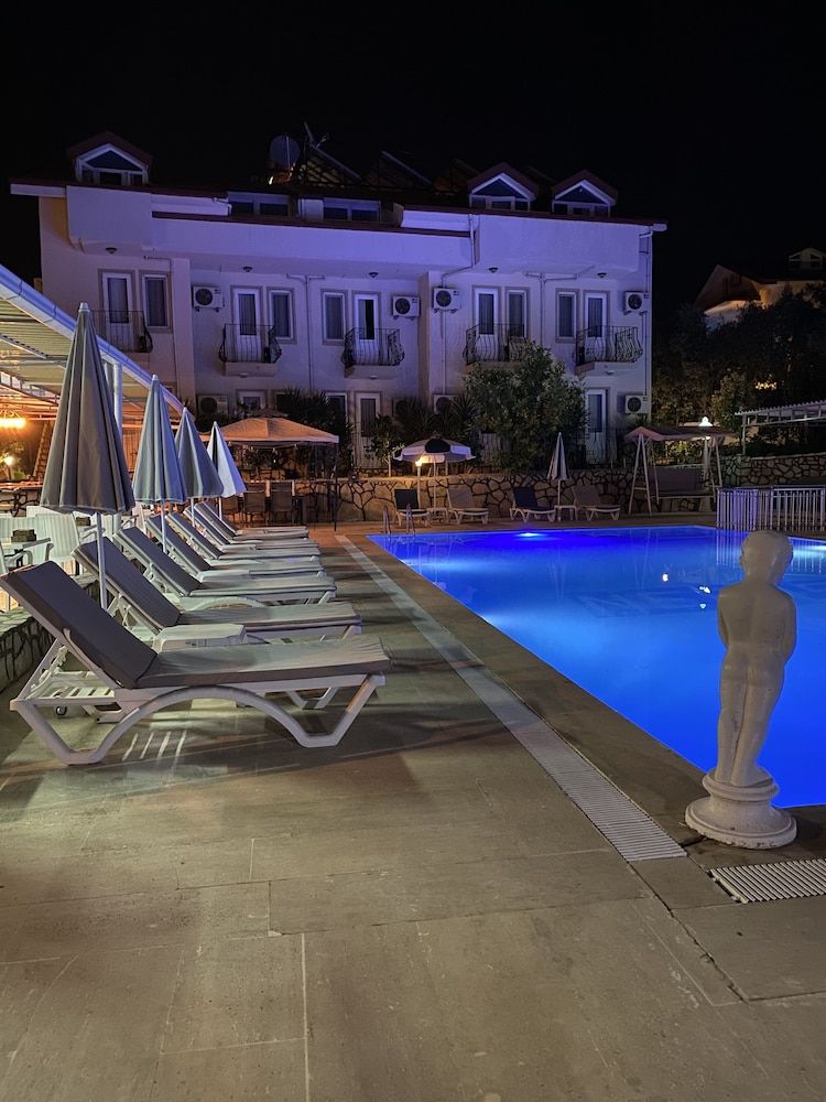 Lyon - Oludeniz - Nefis Hotel Ölüdeniz - Oludeniz
