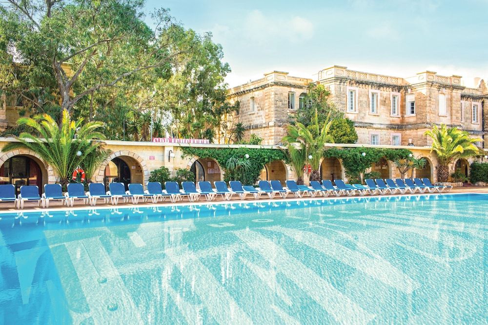 Lourdes Tarbes - St. Julianʼs - SC Club Village - St. Julianʼs