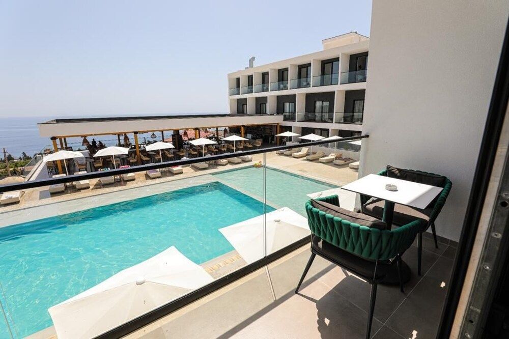 Bâle Mulhouse - Dhërmi - Black Diamond Hotel Dhermi - Dhërmi