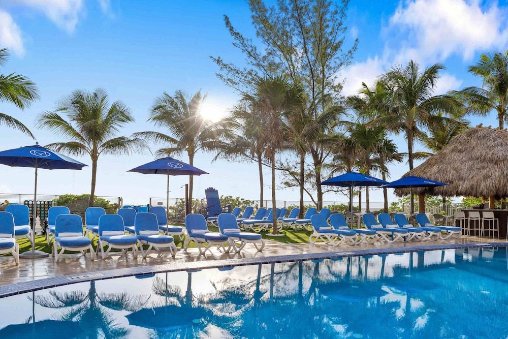 Paris - Miami Beach (FL) - Marenas LATERAL ocean view daily refresh not included Fees collected at arrival - Miami Beach (FL)