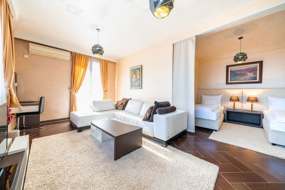 Paris - Podgorica - Hotel Alexandar Lux - Podgorica