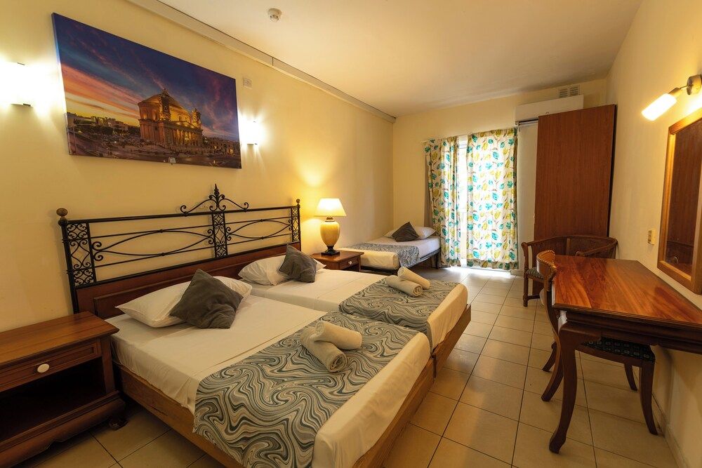 Lourdes Tarbes - St. Julianʼs - Qawra Point Holiday Complex - St. Julianʼs