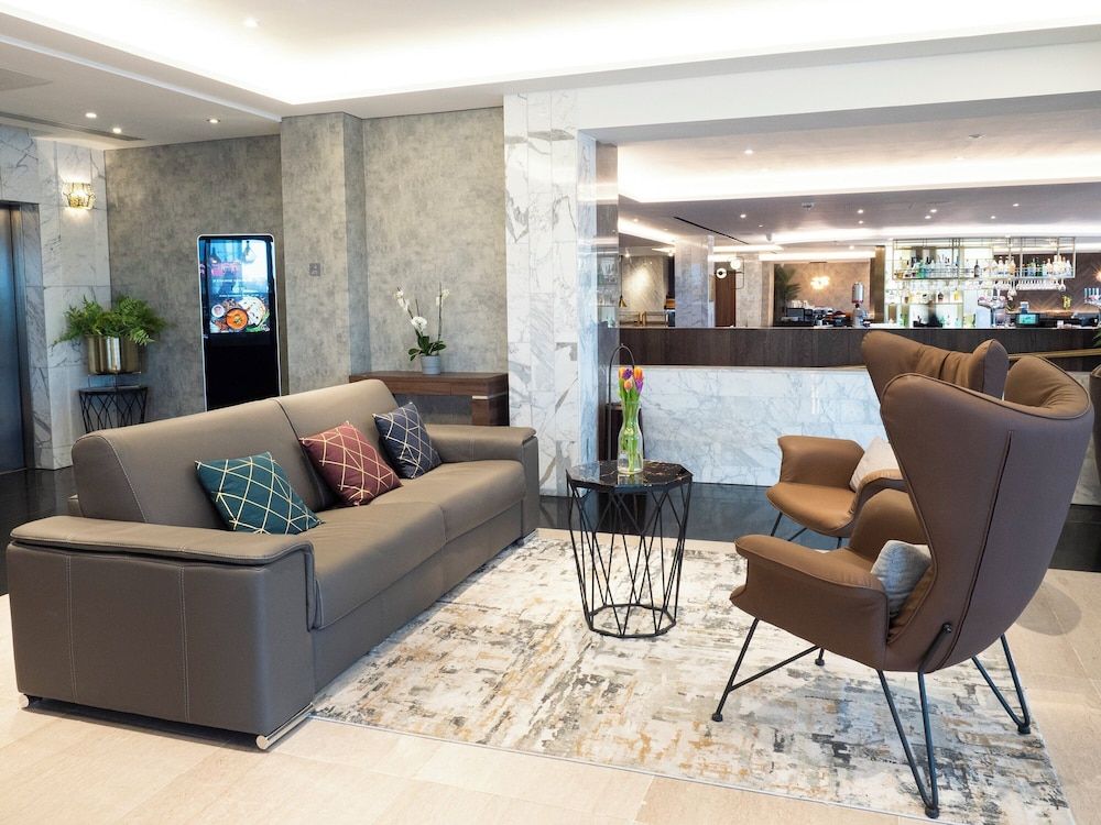 Paris - Hounslow - Crowne Plaza London - Kingston by IHG - Hounslow