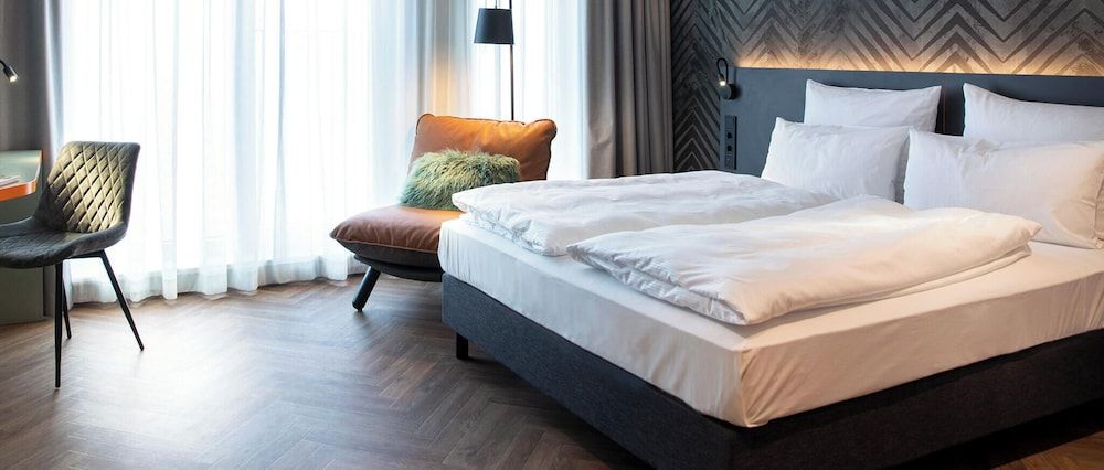 Lyon - Berlin - LOGINN Hotel Berlin Airport - Berlin