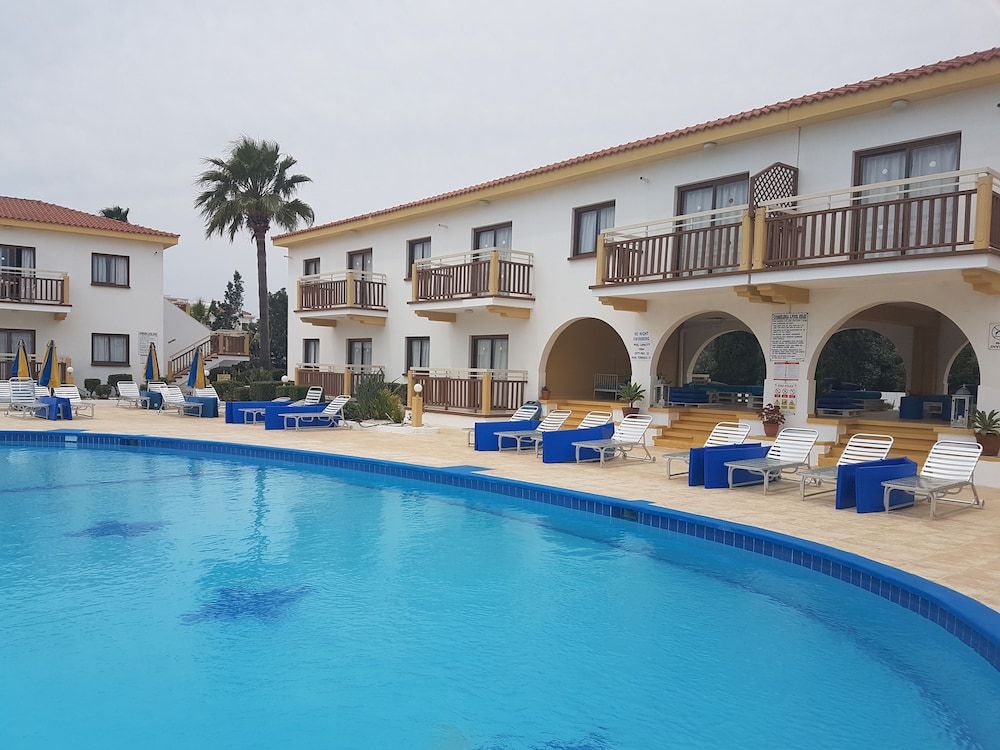 Lyon - Ayia Napa - Cosmelenia Hotel Apartments - Ayia Napa