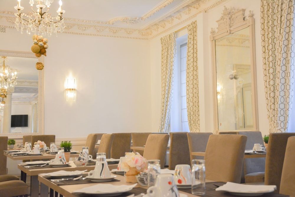 Lille - Côte d'Azur, France - Hotel Busby - Côte d'Azur, France