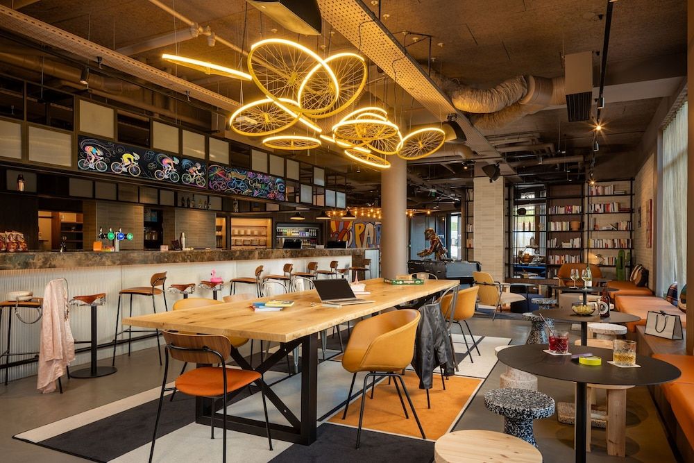 Bâle Mulhouse - Versailles - Moxy Paris Clamart - Versailles