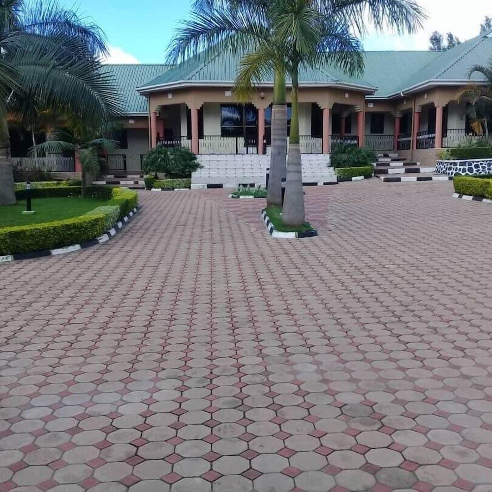 Lyon - Usa River - Africa Lodge Arusha - Usa River