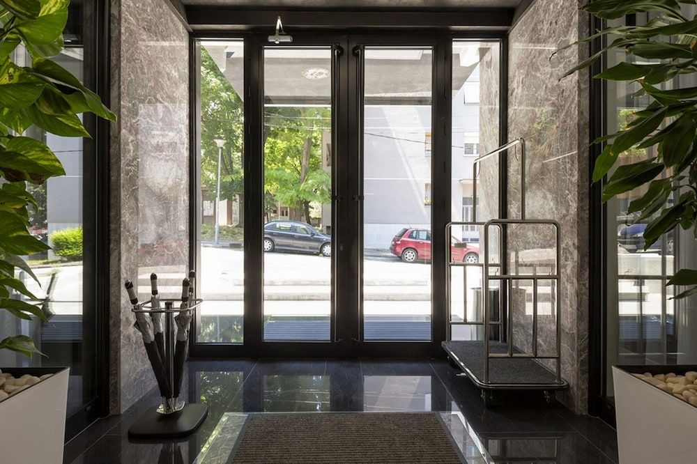Paris - Belgrade - Nova City Garni Hotel Signature Collection - Belgrade