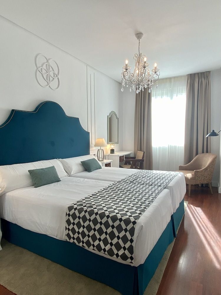 Lyon - Seville - Hotel Derby Sevilla - Seville