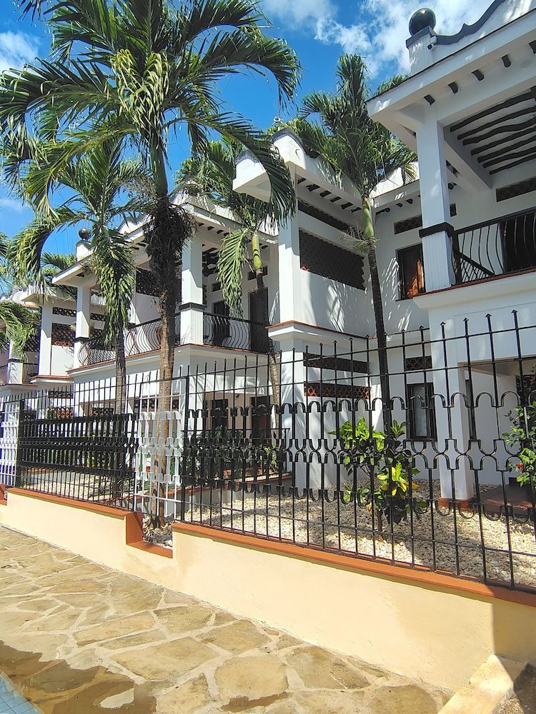Paris - Diani Beach - Mangro Hotel Diani Beach - Diani Beach