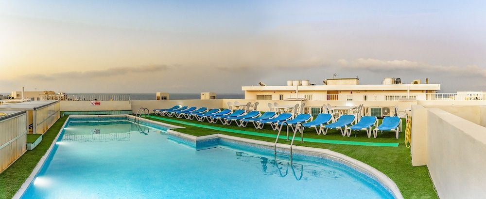 Paris - La Valette - Cerviola Hotel - La Valette